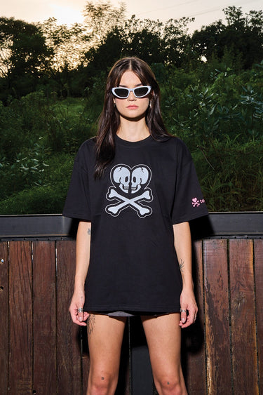 Bonkers Corner Heart of Skulls oversized T-shirt featuring a bold skull print on soft fabric, casual streetwear style.