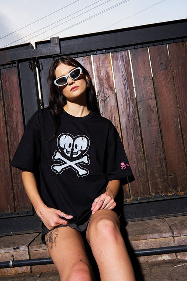 Bonkers Corner Heart Of Skulls oversized T-shirt featuring a bold skull graphic on soft fabric, casual streetwear style.