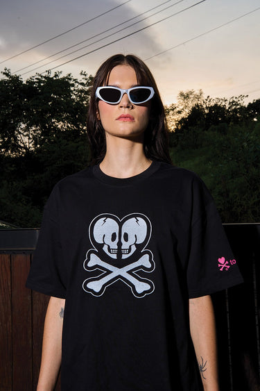 Bonkers Corner Heart of Skulls oversized T-shirt featuring a bold skull print on soft fabric, casual streetwear style.
